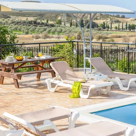 Kambos Ena فيلة Polis