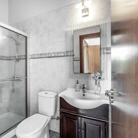 Kambos Ena Villa Polis