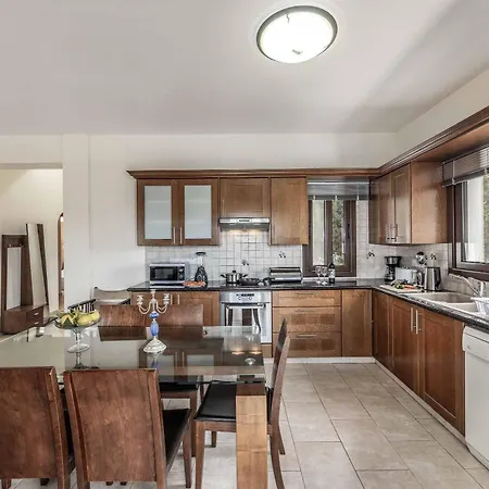 فيلة Kambos Ena Polis