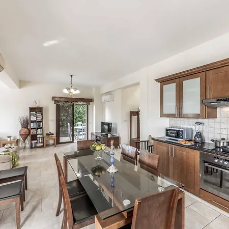 فيلة Kambos Ena *