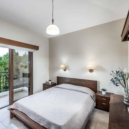 Kambos Ena Villa Polis