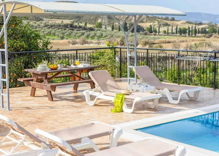 Kambos Ena Villa Polis