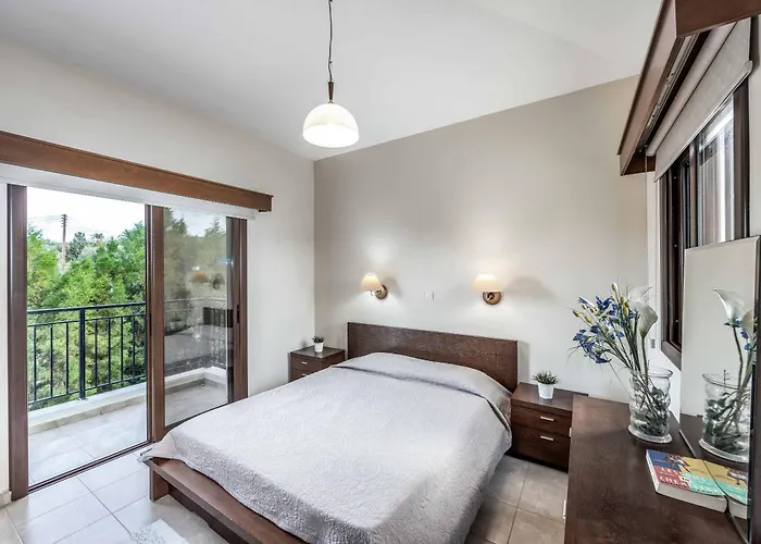 Kambos Ena Villa Polis