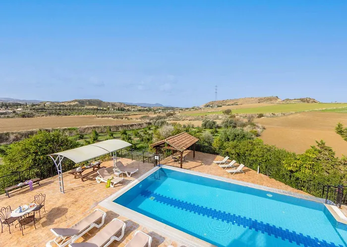 Kambos Ena Villa Polis